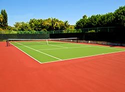 Utmärkta träningsförhållanden på träningsläger för tennis i Barcelona, Spanien