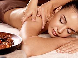 Njut av olika typer av massage i Barcelona, koppla av på spa